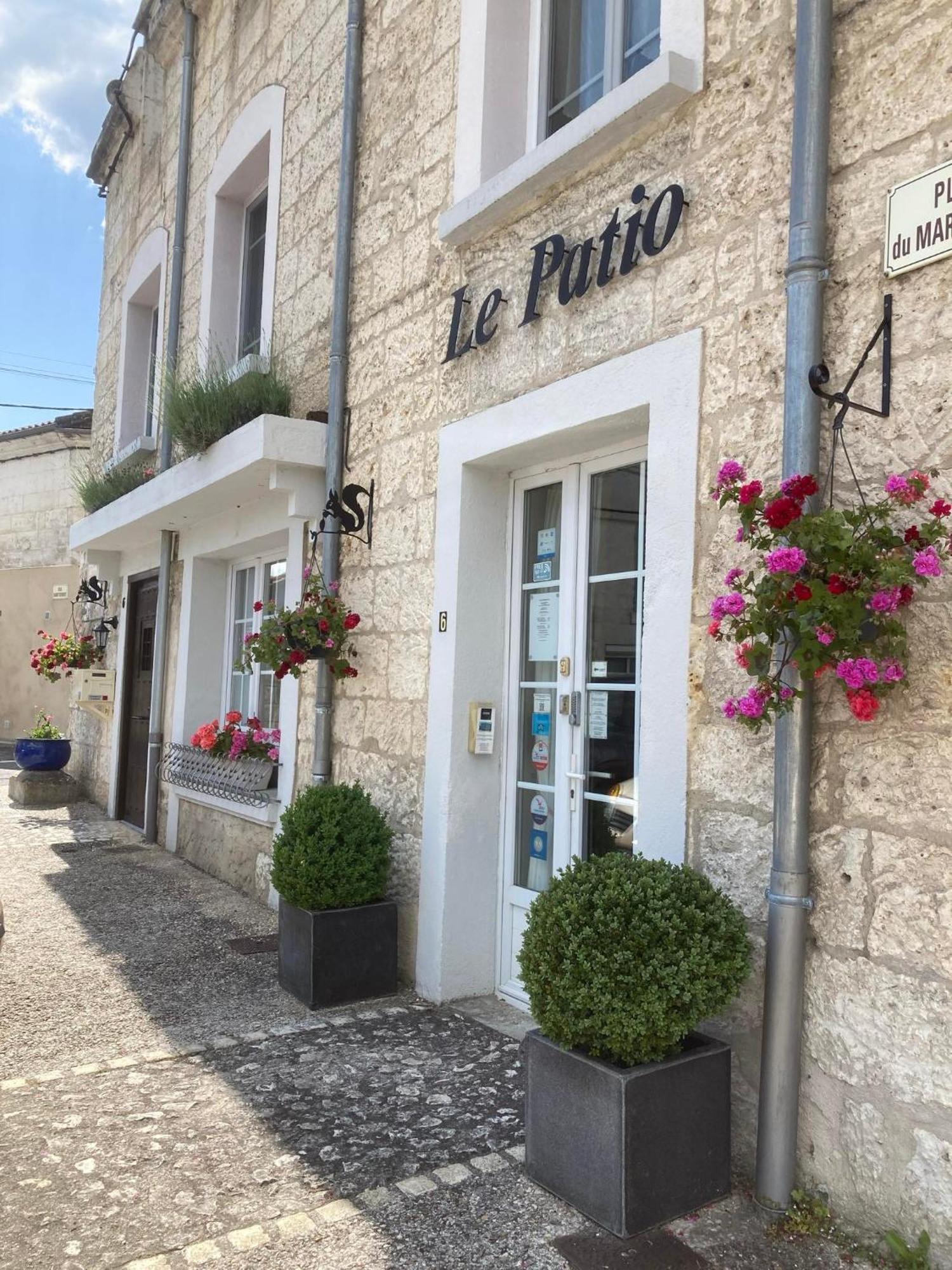 Le Patio Chambres et Tables d'Hôtes La Tour-Blanche Exterior foto