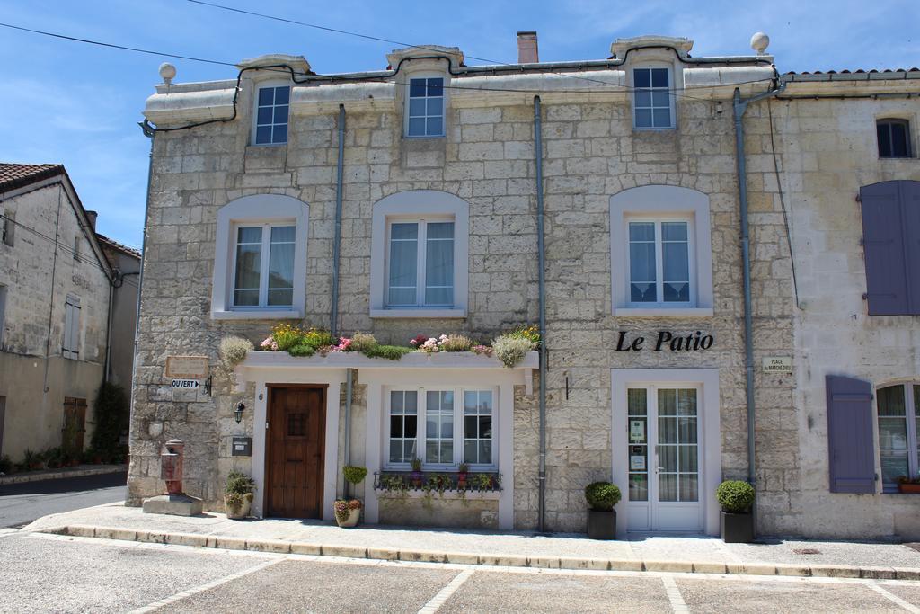 Le Patio Chambres et Tables d'Hôtes La Tour-Blanche Exterior foto
